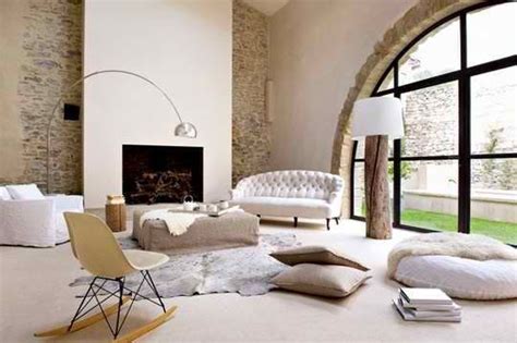 10 Living Room Designs With Unexpected Wall Murals Aménagement De