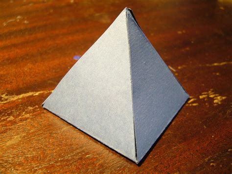 How To Make A Pyramid Out Of Cardboard Artesanato Do Egito Pirâmide