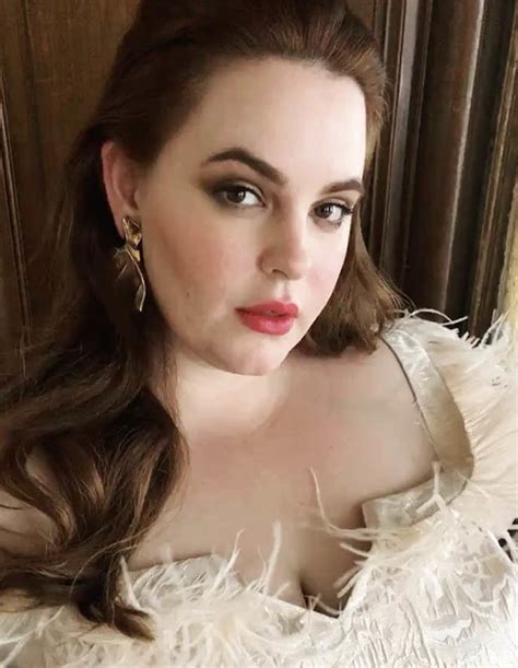 Tess Holliday Instagram Plus Size Model Wows In Sexy Boobs Display Daily Star