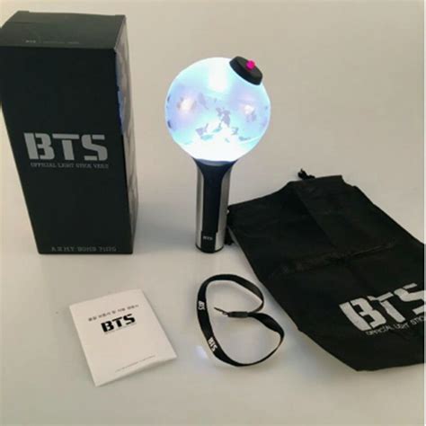 Agensi bts, big hit entertainment mengungkapkan bocoran lightstick bts edisi spesial, 'map of the soul'. Para BTS OFFICIAL LIGHT STICK VER.2 ARMY BOMB, concierto ...