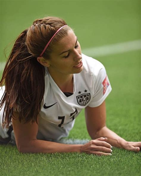 Heres A Pic Of Alex Morgan Counting The Grass Alexmorgan13 Soccer