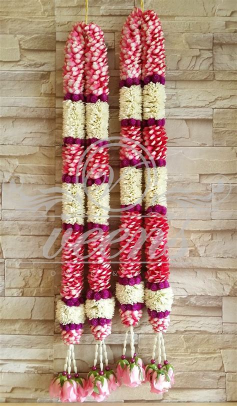 Pin By C Ri Sha On Wedding Planner Flower Garland Wedding Indian