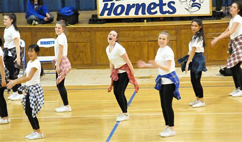 Freshman Dance Cheer Entertain At Halftime Bryant Daily Local