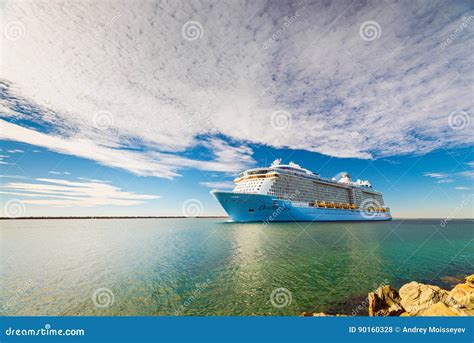 The Ovation Of The Seas The Biggest Cruise Ship Based In Australia