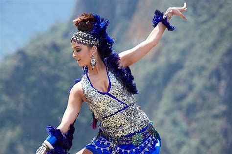 Top 10 Dancing Divas Of Bollywood