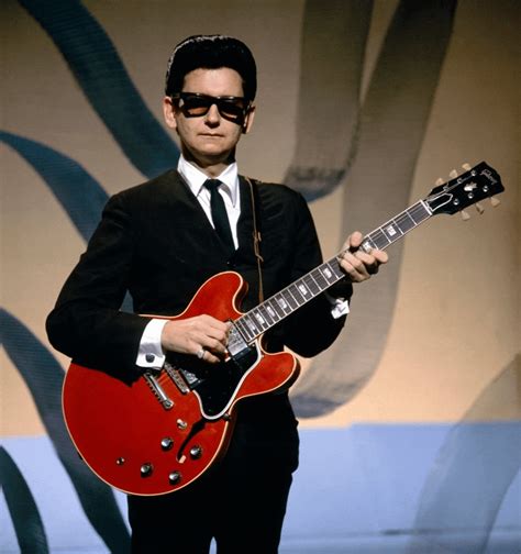 Roy Orbison Playing A Gorgeous Gibson Es 335 Guitar 1965 R