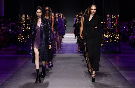 Versace La Sfilata Primavera Estate 2023 Wondernet Magazine