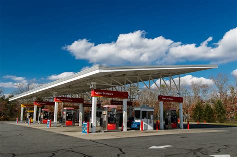 new jerseyans don t want to pump their own gas poll shows new jersey globe