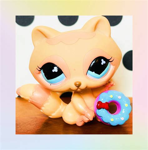 ️authentic Littlest Pet Shop Lps 669 Cream Tan Peach Raccoon Blue