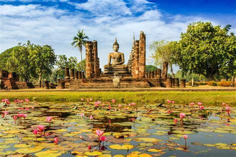 Thailand North Sukhothai Religion Temple Watmahathat Shutterstock