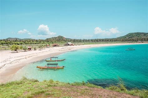 The Two Absolute Best Beaches In Lombok Sunshine Seeker