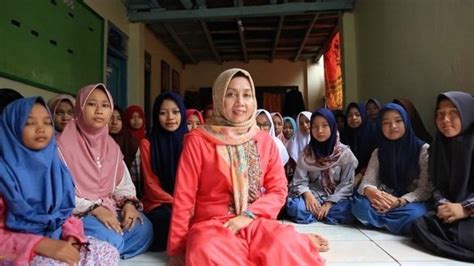 Masriyah Amva Puisi Cinta Sang Nyai Untuk Tuhan Bbc News Indonesia