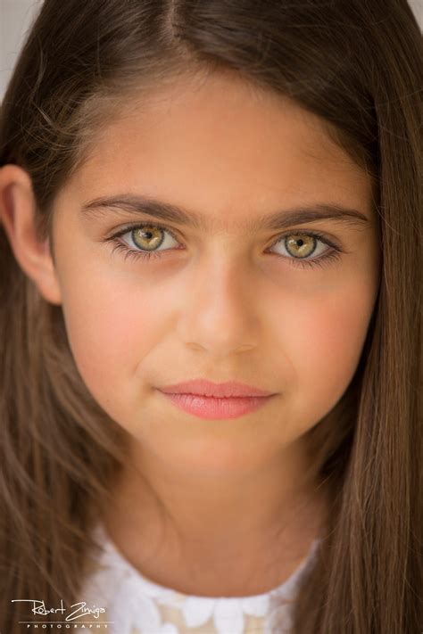 The Little Girl With Golden Eyes Eyes Gorgeous Eyes Beautiful