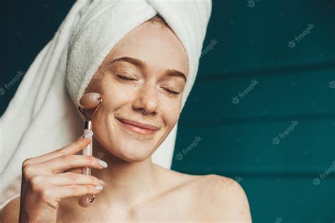 Premium Photo Portrait Of A Freckled Woman After Shower Smiling While