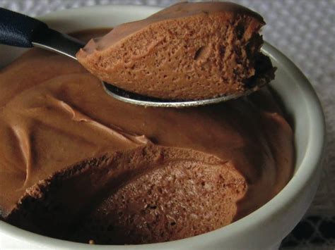 Aqui em nosso site você pode encontrar inúmeras se quiser aprender a fazer o melhor mousse de chocolate em pó, continue lendo e tenha acesso à nossa receita! Receita de Mousse de chocolate em pó - Ana Maria Brogui
