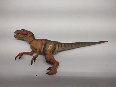 Mavin Kenner 1993 Jurassic Park Velociraptor JP03 Dino Strike