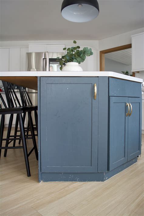 Benjamin moore's regal® select interior paints offer fresh colour for your kitchen along with superior durability and washability no matter what sheen you for a long time, white has dominated kitchen design. Kitchen Cabinet Refresh with BEHR | brepurposed
