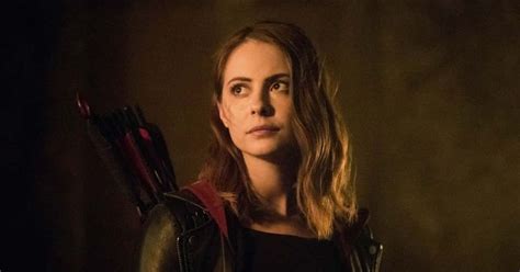 Arrow Season 8 Episode 3 Promo Shows Thea Queen Return And She S Not Going To Let Her Brother
