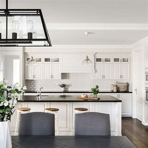 Most commonly known for its beachy white tones, hamptons style is a trend that is here to stat. Why Hamptons-Style Kitchens Are the Latest Interior Design ...