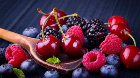 Cherry And Berries Spoon Fruit Wallpaper 3840x2160 Uhd 4k