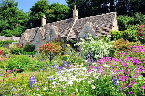 what to plant in an english cottage garden