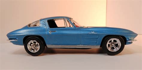 1963 Corvette Plastic Model Car Kit 125 Scale