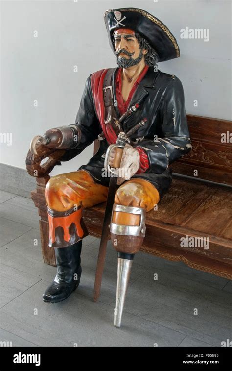 Hook Hand Pirate Hi Res Stock Photography And Images Alamy