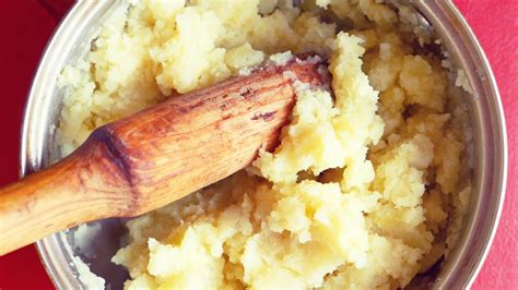 Rachael S Easy 5 Ingredient Mashed Potatoes Recipe Rachael Ray Show
