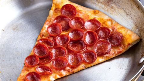 Set your oven to 250°f (120°c). You've Been Reheating Pizza Wrong This Whole Time | Reheat ...