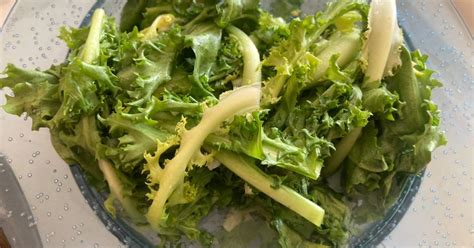 Hagyományos ecetes saláta tölgylevél salátából Szabina Bognár
