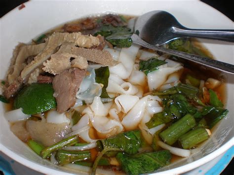 Resepi sup tulang siam banyak tau khasiat sup ni. sAtUcErItAdIkOnSiBeRsAmA: mee celup