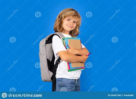 Volver A La Escuela Escolares Con Libro De Fondo Foto De Archivo