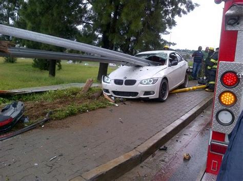 un vrai miracle il empale sa bmw dans un rail de sécurité mais s en sort indemne cocktail