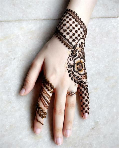 32 Stunning Back Hand Henna Designs To Captivate Mehndi Lovers