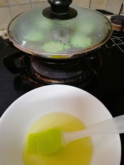 Seringkali kasus tabung gas meledak terdengar, membuat kita berpikir apa yang perlu dilakukan untuk mencegahnya. Cara Bakar Kuih Atas Dapur Gas | Desainrumahid.com