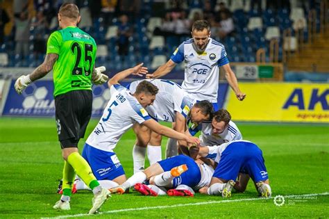 2nd place in 1999/2000 season, 3rd place in 1991/1992, 1993/1994, 1998/1999, 2003/2004 seasons. WIDEO: PGE FKS Stal Mielec - Chojniczanka Chojnice 4-1 ...