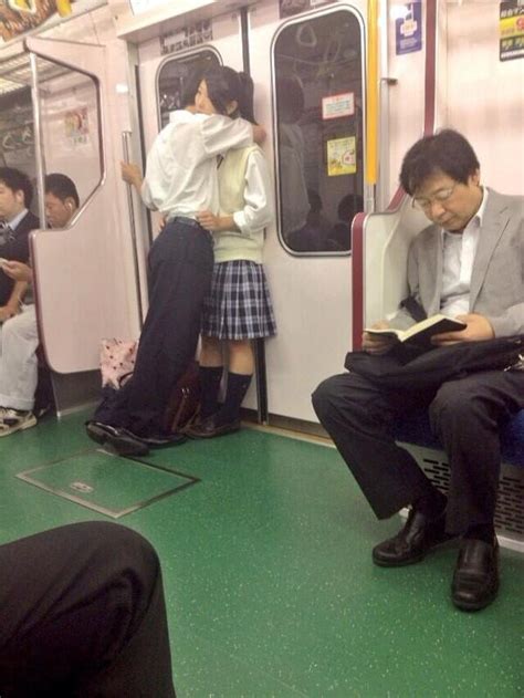 Tweet 電車でキスしたり、イチャついてるカップル見られてますよ！（画像有） Naver まとめ