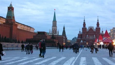 Moscow Russia April 18 2015 People Visit Moscow Kremlin Through