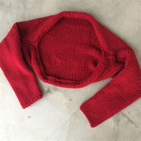 This free pattern originally published in: Simple Knitted Shrug - marni made it