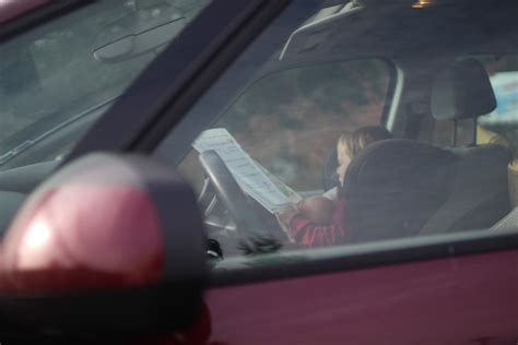 La Fille Sur Le Coffre A Bagages - Roadtrip maman-fille : on dort dans le coffre de la voiture