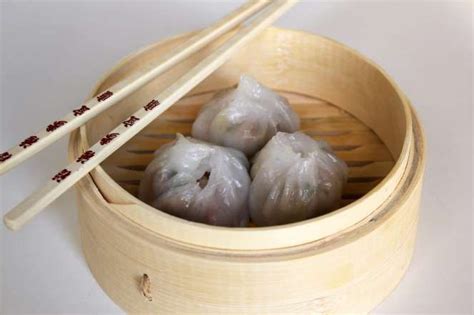 It's often common to order a dish of vegetables or stir fried noodles or stir fried rice to supplement the dim sum. Guide to Chinese Dim Sum (With images) | Dim sum ...