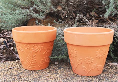 Large Set Of 2 Terracotta Garden Pots Sunflower And Leaves Embellishe