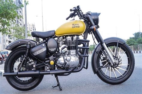 The bike got the 3 shade paint scheme which includes silver, orange and black. Royal Enfield Classic 350: Customize as you want by 'Make ...