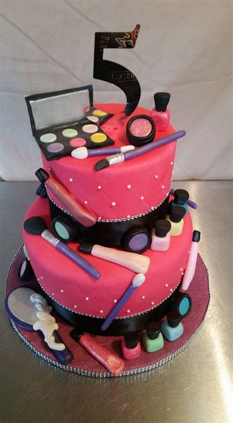 All make up is made of fondant and gumpaste. Make up theme cake … | Makeup birthday cakes, Sweet 16 cakes