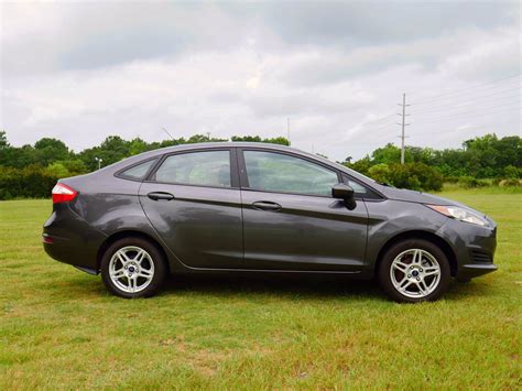 Pre Owned 2017 Ford Fiesta Se Fwd 4d Sedan