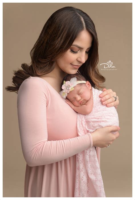Hernandez Mommy And Newborn Baby Portraits Palmview
