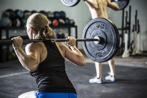 3 Common Mistakes Women Make When Lifting Weights
