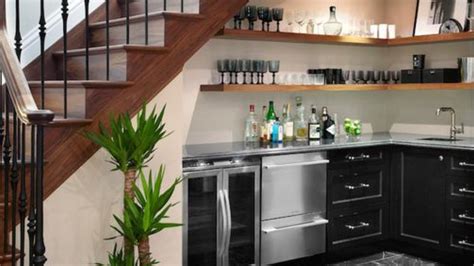 tren gaya  desain dapur minimalis bawah tangga gambar minimalis