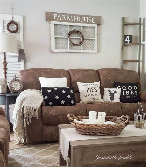 Wayfair offers thousands of design ideas for every room in every style. 50+ Rustic Farmhouse Living Room Design and Decor Ideas ...