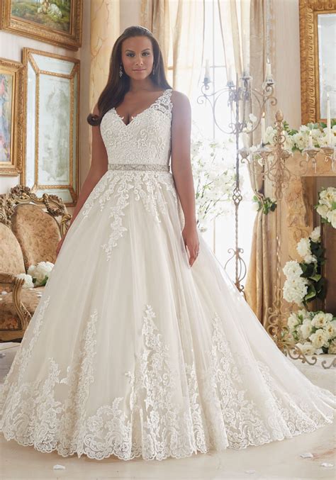 The Curvy Brides Guide To Plus Size Wedding Dresses Wedding Journal